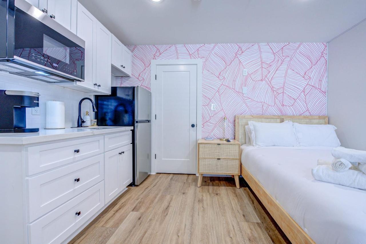 Pink Flamingo Studio Apartment Galveston Exterior photo